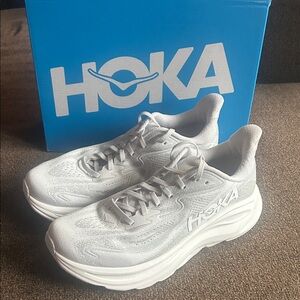 HOKA Clifton 10